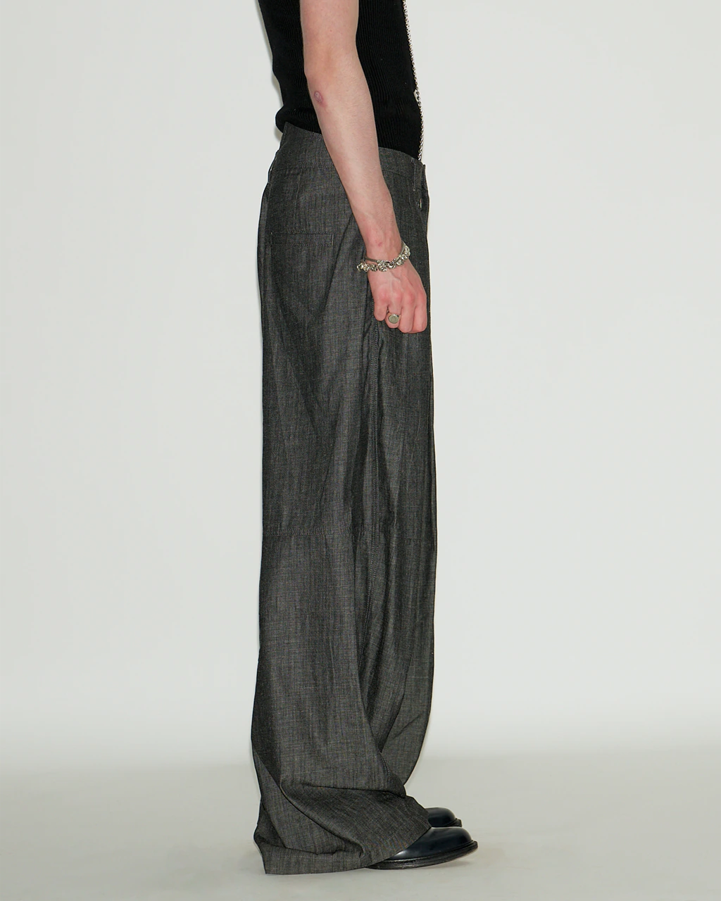 GREY PLEATED BAGGY JEANS