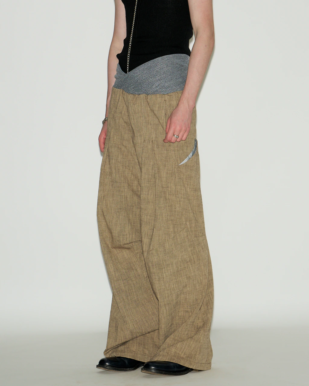 KHAKI DROP-CROTCH TROUSERS