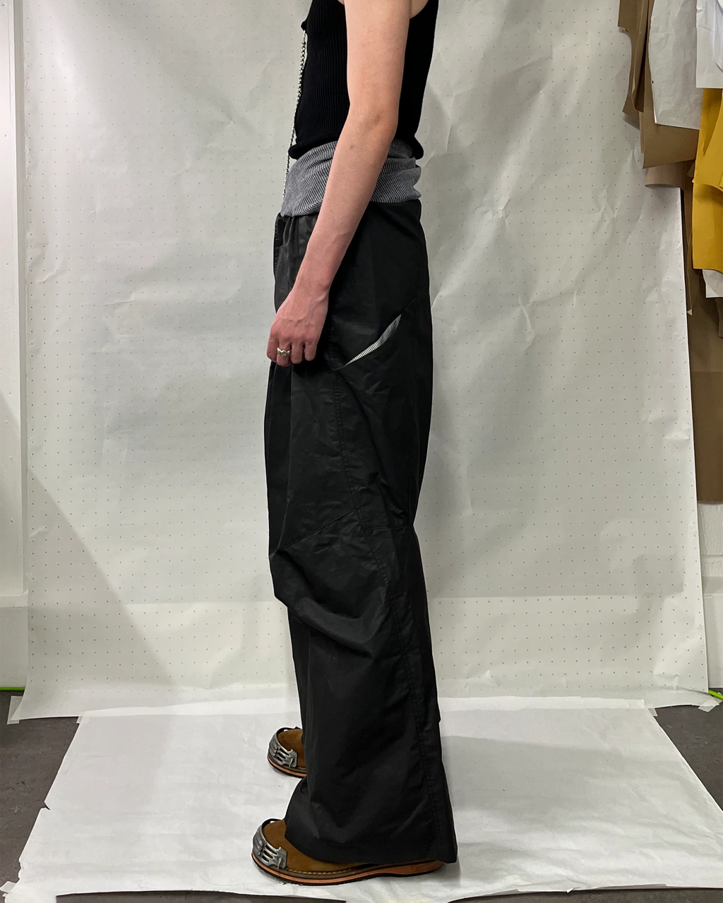 BLACK DROP-CROTCH TROUSERS